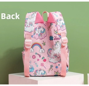 Vista posteriore dello zaino rosa con unicorni e spallacci traspiranti in mesh