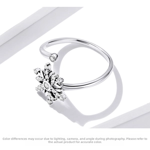 Detailed view of an adjustable silver snowflake ring featuring sparkling crystal petals