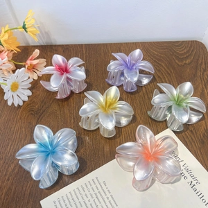 Elegant Plumeria Flower Hair Claw Clips Gradient Acrylic Pearlescent Large Hairpins Aesthetic Styling Accessory For Women