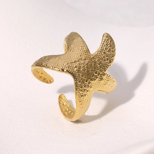 Minimalist 18k gold starfish ring in stainless steel with a textured finish