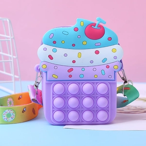 Schattige siliconen pop-it schoudertas in de vorm van een cupcake voor kinderen paars en blauw