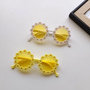 Kids round daisy flower sunglasses in white and yellow colors for summer beach