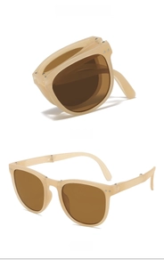 Détail de la charnière pliable de lunettes de soleil pliantes beiges pour enfants avec verres bruns