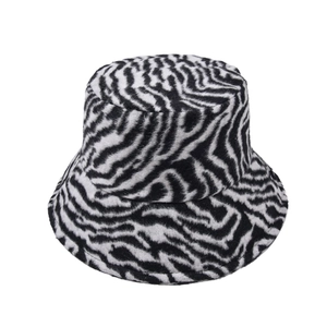 Chapeau bob à motif zébré à la mode avec texture en fausse fourrure douce et chic