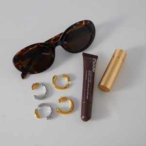 Boucles d'oreilles créoles en acier inoxydable 18K avec lunettes et baume à lèvres