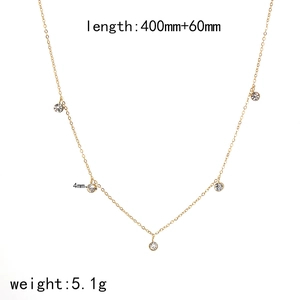 Collier en acier inoxydable doré avec cinq pendentifs zircons de 4mm et dimensions
