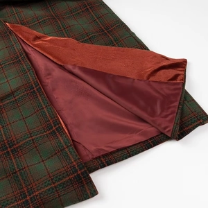 Cappotto lungo a quadri verde e arancione con fodera in velluto rosso e raso