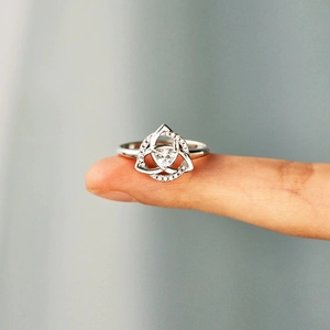 Elegant s925 silver ring featuring a Celtic knot design with a triangle zircon stone