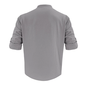 Vue arrière d'une chemise en coton et lin gris clair avec col officier et tissu texturé