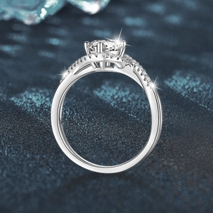 Eleganter 925er Sterlingsilber-Moissanit-Ring mit Sechs-Krallen-Fassung und gedrehtem Band
