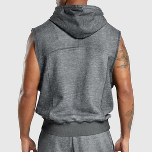 Vue arrière du débardeur à capuche pour homme avec délavage vintage et ourlet côtelé