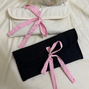 Trousse à crayons mignonne style ballet en noir et beige avec nœud rose décoratif