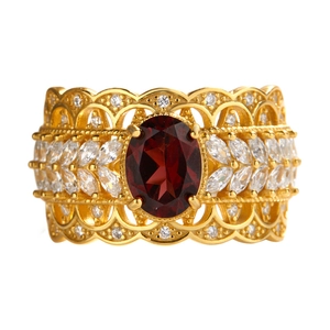Luxurious S925 silver ring with large oval garnet and vintage hollow gold-plated details