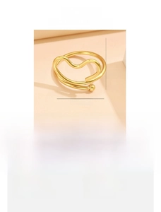 Détail montrant le diamètre intérieur de 17mm et le poids de 1,5g de la bague coeur