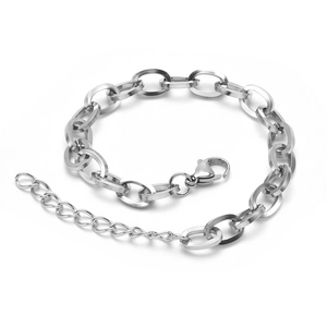 Detailed view of silver 9mm stainless steel chunky oval link bracelet with lobster clasp