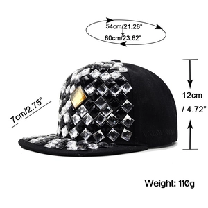 Casquette hip-hop noire avec strass noirs et dorés et spécifications de taille détaillées