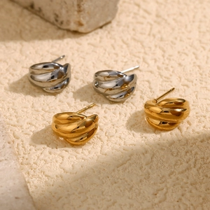 Boucles d'oreilles en acier inoxydable plaqué or 18 carats et argent au design torsadé