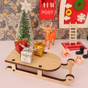 Mini slitta di Natale in legno con scatole regalo colorate per decorazioni in miniatura