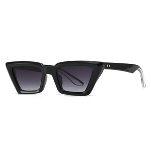 Moderne Cat-Eye-Sonnenbrille mit Verlaufsgläsern und Bügeln im Leoparden-Design für Damen