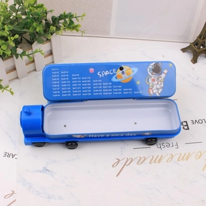 Trousse en métal bleue en forme de train avec astronaute et table de multiplication
