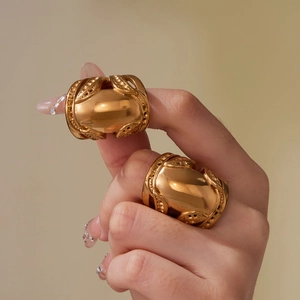 Exaggerated vintage 18k gold plated stainless steel barrel ring with hollow engraving