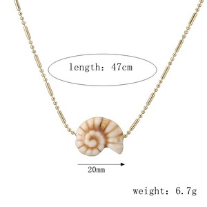 Detail of starfish shell pendant necklace with 47cm length and 20mm width dimensions