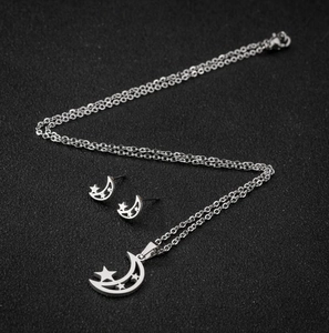 Parure de bijoux en argent avec collier et boucles d'oreilles croissant de lune et étoile