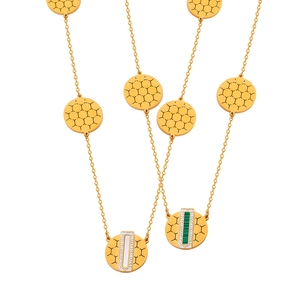 Goldene Titan-Halskette mit Bienenwaben-Muster, weißer Muschel und Malachit-Anhängern