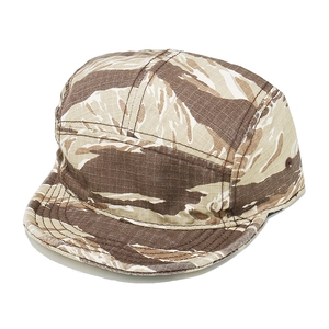 Détail de la casquette five-panel camouflage tigre en tissu ripstop robuste
