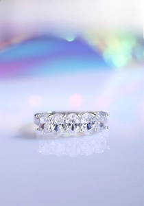 Detail showing five oval-cut cubic zirconia stones set in S925 sterling silver ring