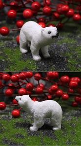 Détail de figurine d'ours polaire en résine avec texture de fourrure réaliste