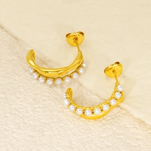 Chic 18k gold plated stainless steel hoop earrings featuring small white pearls