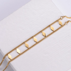 Bracciale a doppio strato dorato con pendenti a rombo geometrici su fondo in pietra