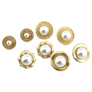 Boucles d'oreilles vintage en métal doré mat avec perles baroques aux formes variées