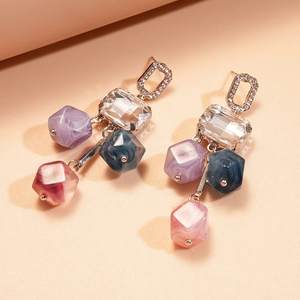 Boucles d'oreilles géométriques avec tige en argent, cristaux et perles colorées