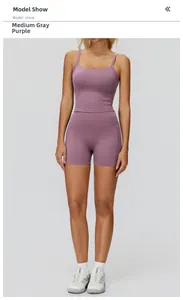 Set yoga da donna color malva con reggiseno sportivo a spalline e pantaloncini a vita alta