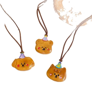 Colliers mignons en résine avec chapeaux de fête, pendentifs ours, chien et chat