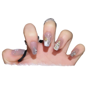 Unghie natalizie fatte a mano con glitter occhio di gatto, perle e albero a stella