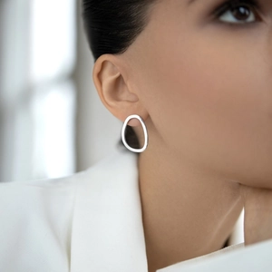 Elegant geometric S925 sterling silver hoop earrings with minimalist high-shine finish