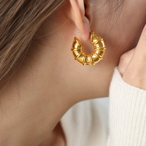 Vintage C-shaped geometric bamboo hoop earrings in 18k gold plated stainless steel