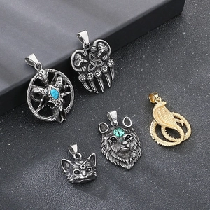 Gothic Punk Anhänger aus Titanstahl mit Widderkopf Kobra und Wolfskopf Design Sets