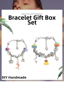 Détail du kit de bracelet DIY avec chaînes serpent argentées et perles colorées