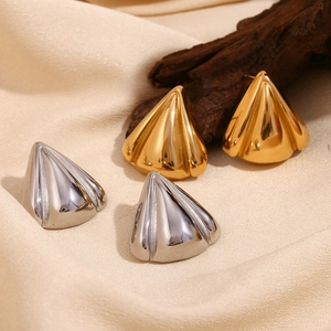 Geometric Petal Triangle Stud Earrings 316L Stainless Steel 18K Gold Plated Ribbed Texture Fashion Jewelry For Women