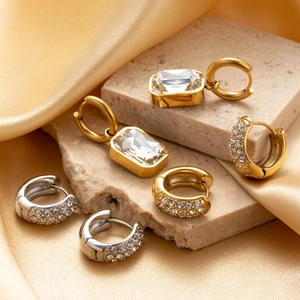 Edelstahl Creolen Mit Zirkonia Besatz Rechteckiger Kristallanhänger Damen Mode Geometrischer Schmuck