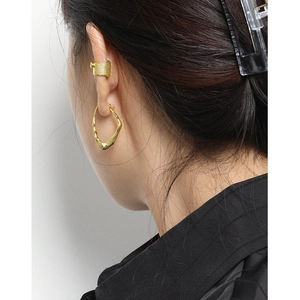 Minimalist S925 sterling silver gold earrings set with irregular hoop and textured ear cuff
