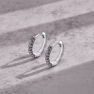 Vintage Daisy Floral Embossed Hoop Earrings Stainless Steel Retro Carved Flower Pattern Huggie Jewelry For Women Men