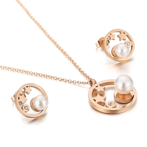 Parure élégante avec collier étoile et perles en or rose et boucles d'oreilles assorties
