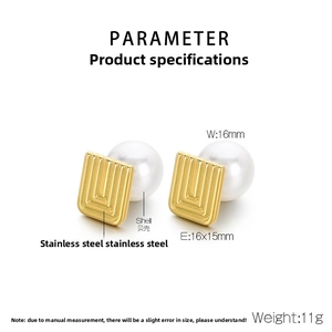 Detail of square shell earrings with stainless steel gold stripes and dimensions