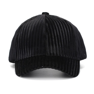 Klassieke zwarte corduroy honkbalpet voor de winter met een gestructureerd geribbeld design