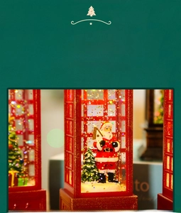 Détail macro d'une cabine téléphonique de Noël rouge lumineuse avec Père Noël et paillettes